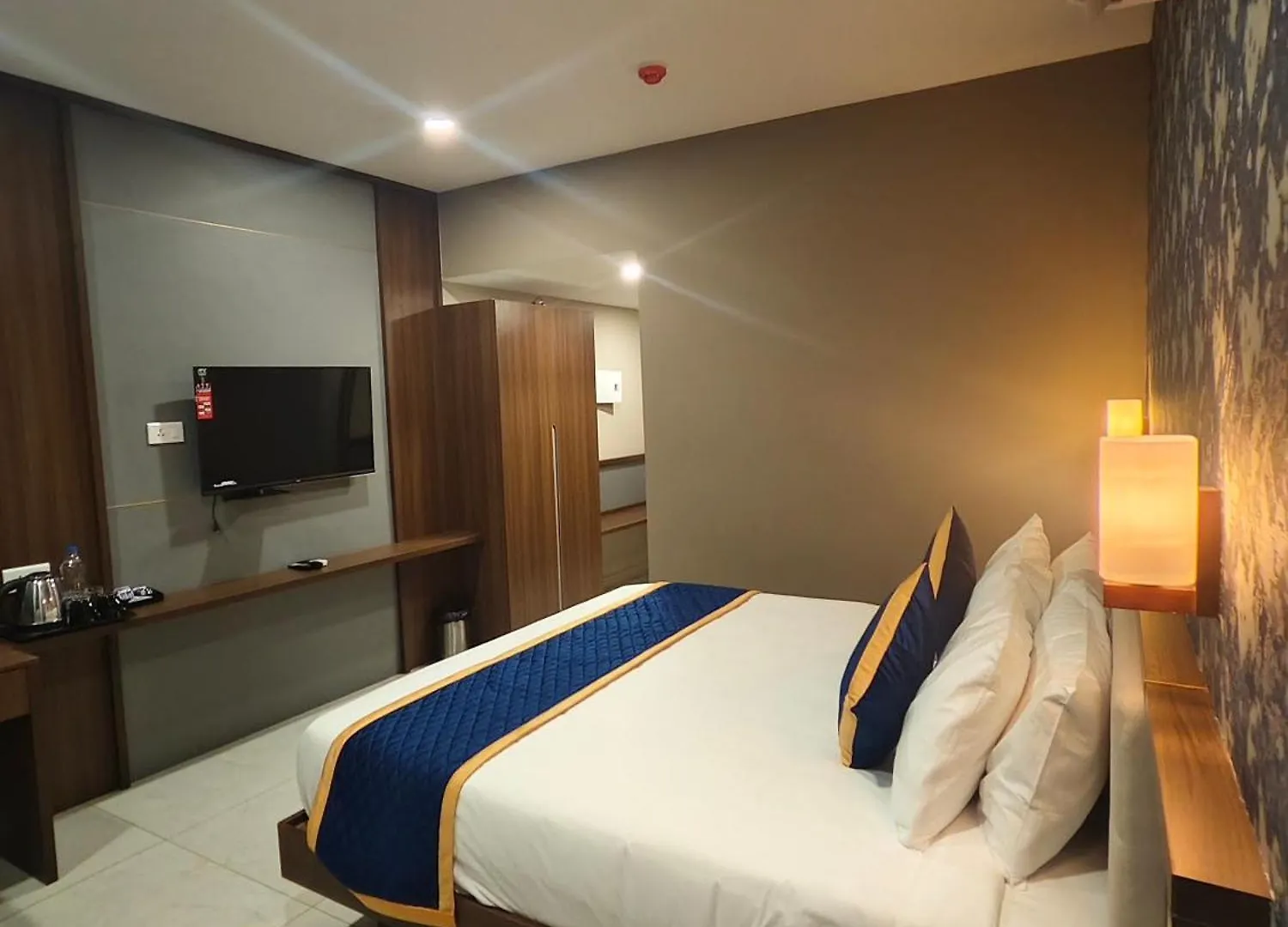 Hotel Blue Diamond Residency Perintalmanna