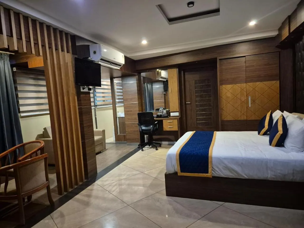 Отель Blue Diamond Residency Perintalmanna 4*,