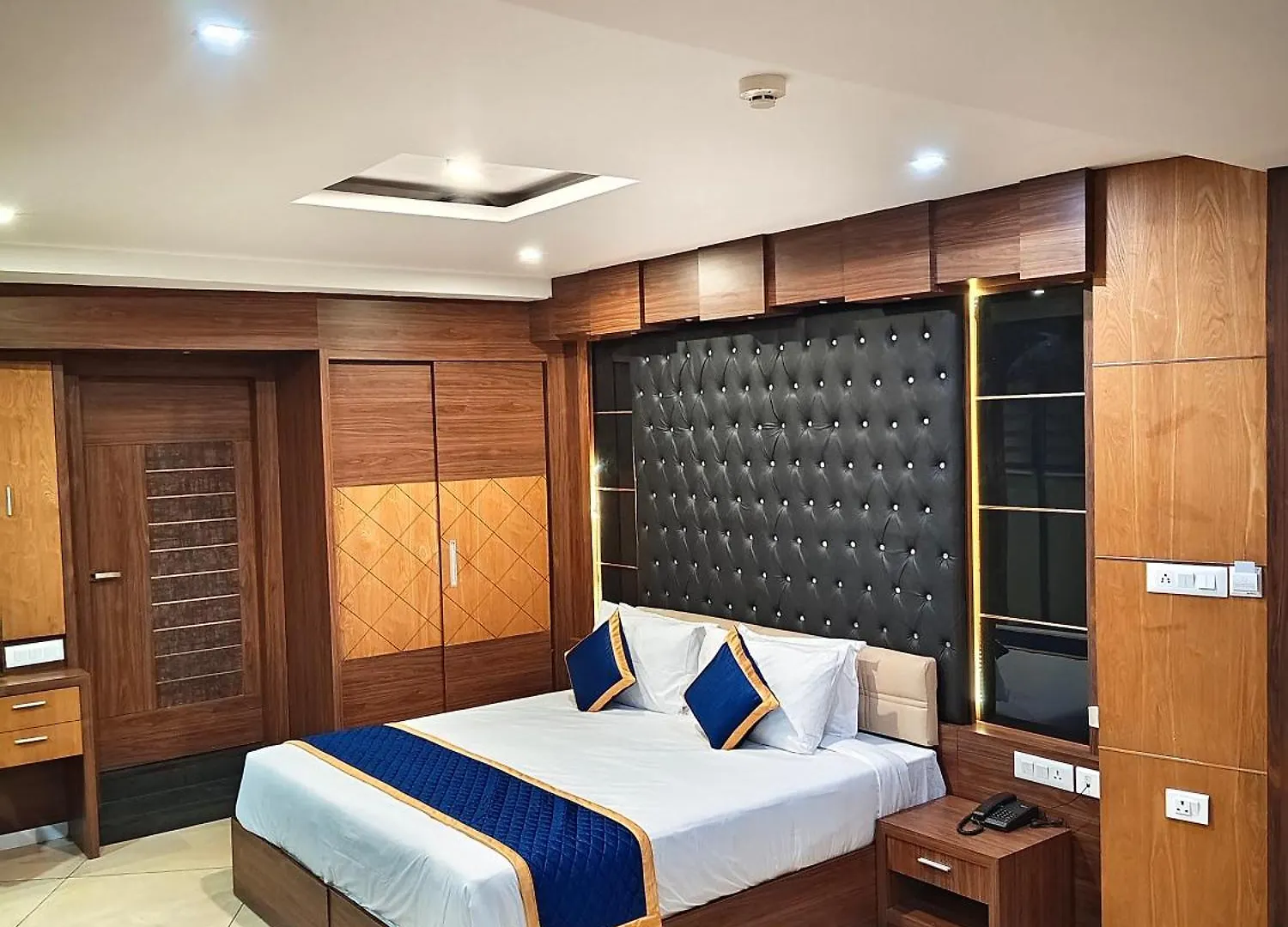 Отель Blue Diamond Residency Perintalmanna 4*,  Индия