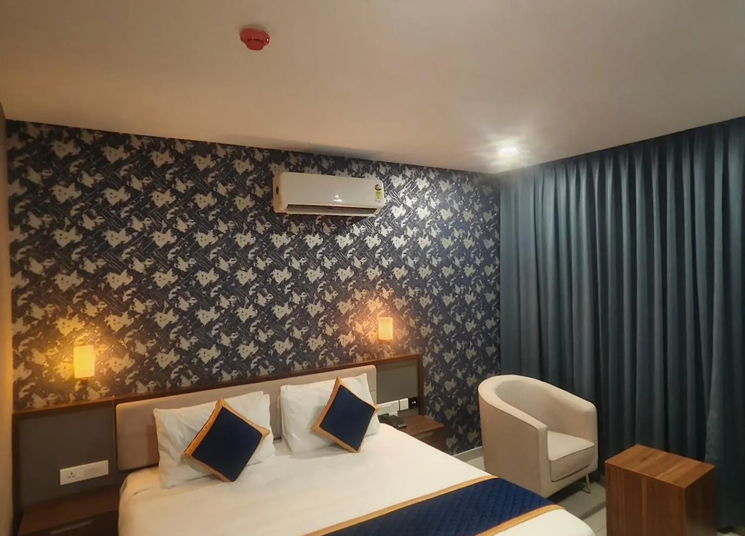 Отель Blue Diamond Residency Perintalmanna