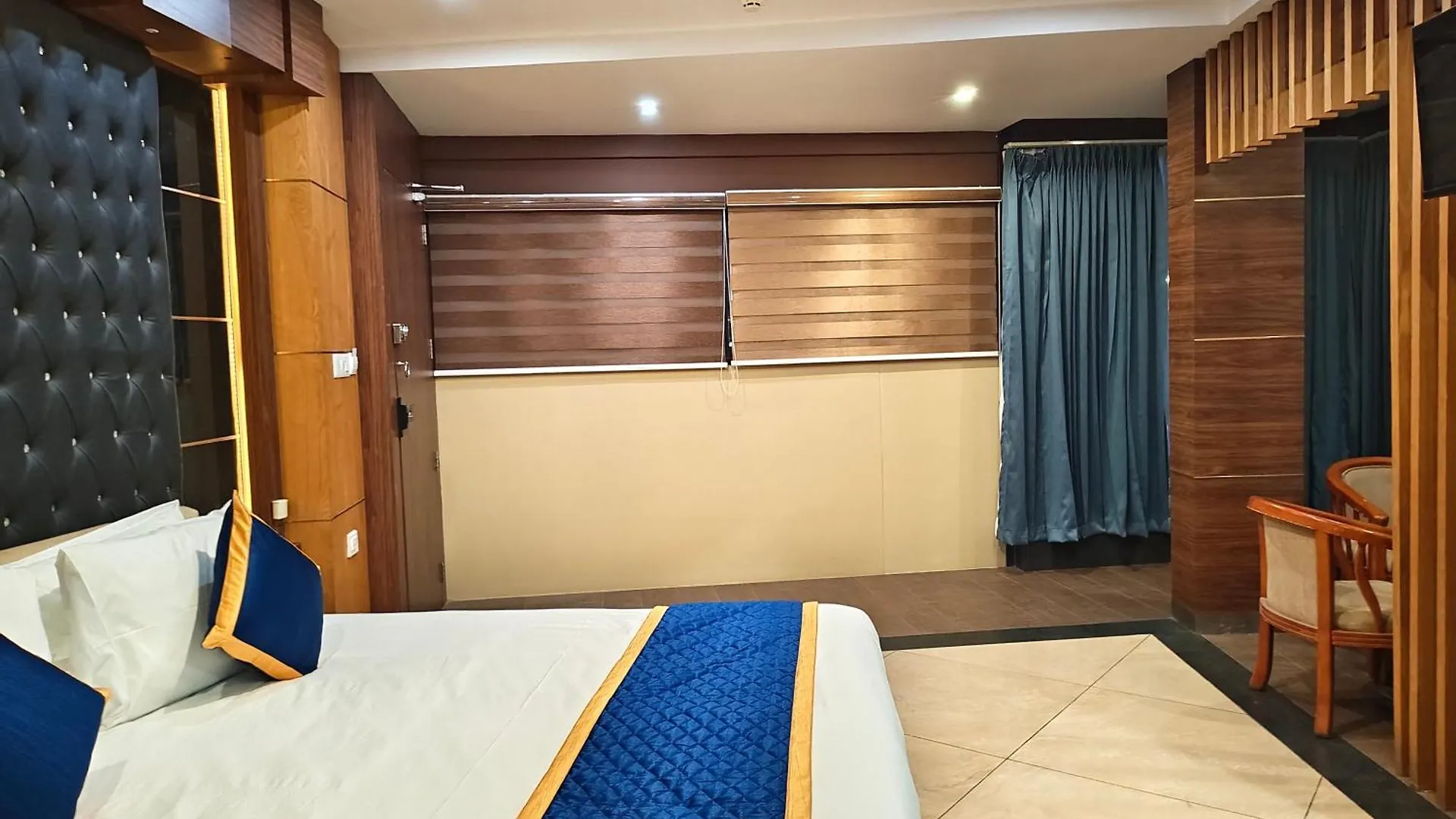 Отель Blue Diamond Residency Perintalmanna