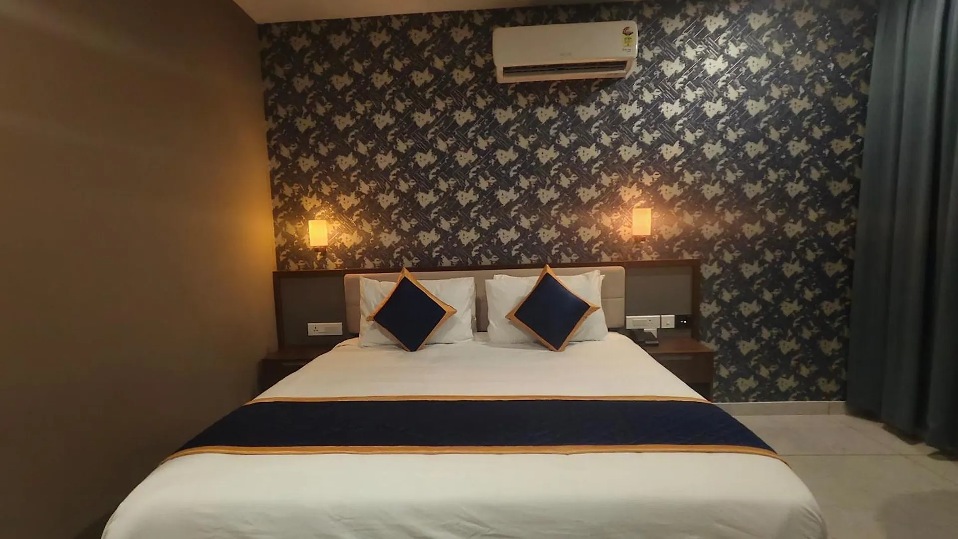Отель Blue Diamond Residency Perintalmanna